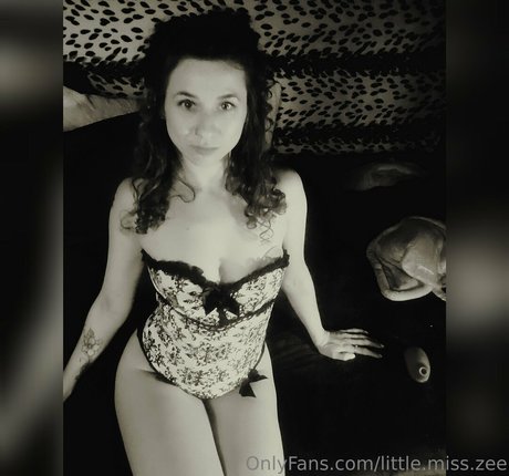Naken läckt OnlyFans-bild av Littlemisszee