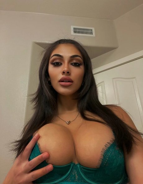 Naken läckt OnlyFans-bild av Parker Abbott