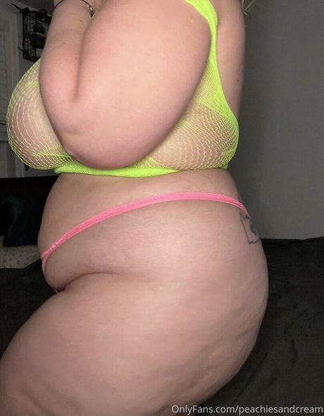 Peachyinwonderland