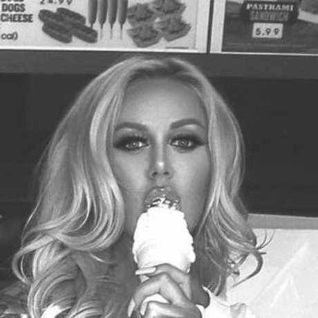 Naken läckt OnlyFans-bild av Eliza Winn