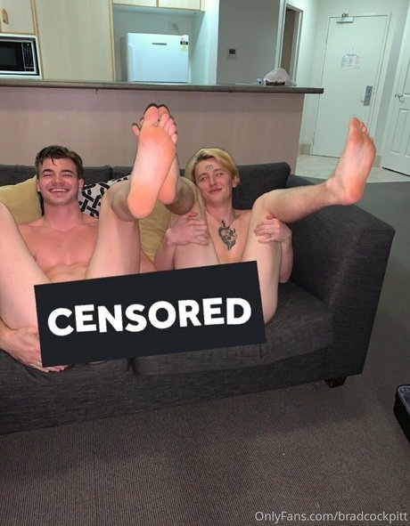 Naakte gelekte OnlyFans-foto van Bradcockpitt