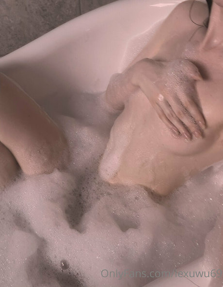 Naken läckt OnlyFans-bild av Lexuwu69