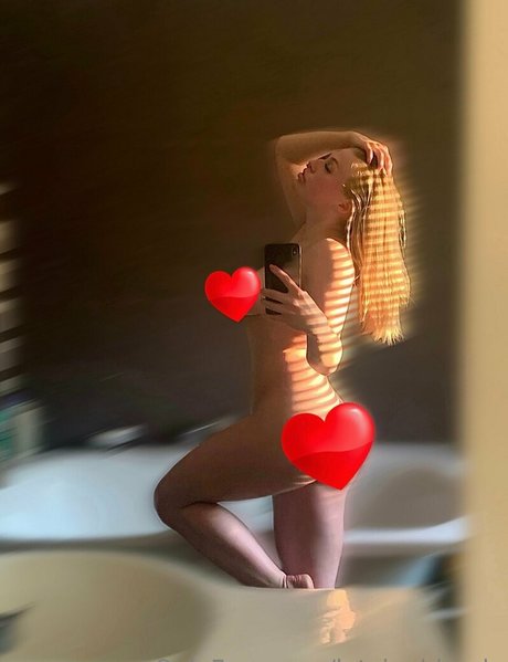 Foto di nudo di fuga di OnlyFans di Latvianblonde