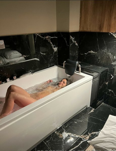 Naken läckt OnlyFans-bild av Rarity Blaze