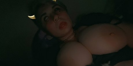 Alaston vuotanut OnlyFans-kuva Thebrattylilkitten