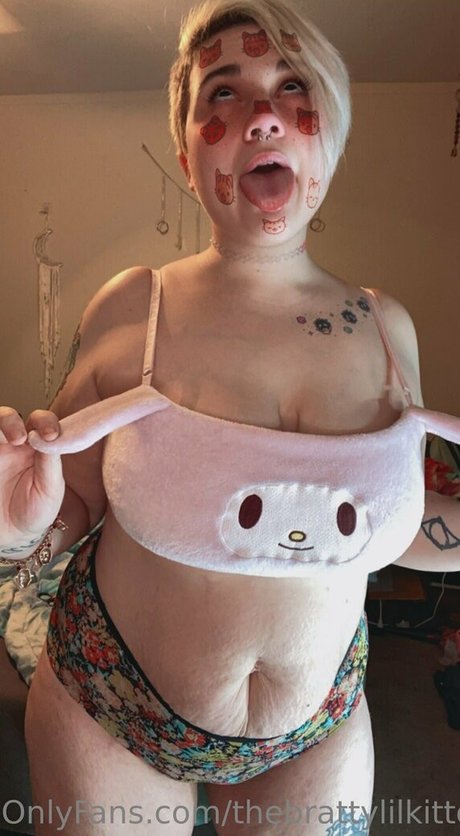 Naken läckt OnlyFans-bild av Thebrattylilkitten