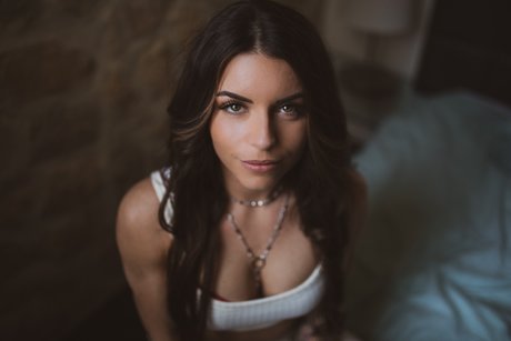 Alaston vuotanut OnlyFans-kuva Angelique Njoff