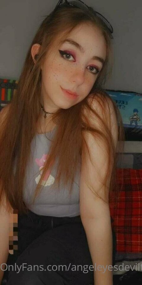 Foto desnuda filtrada de OnlyFans de Angel Eyes Devil Thighs