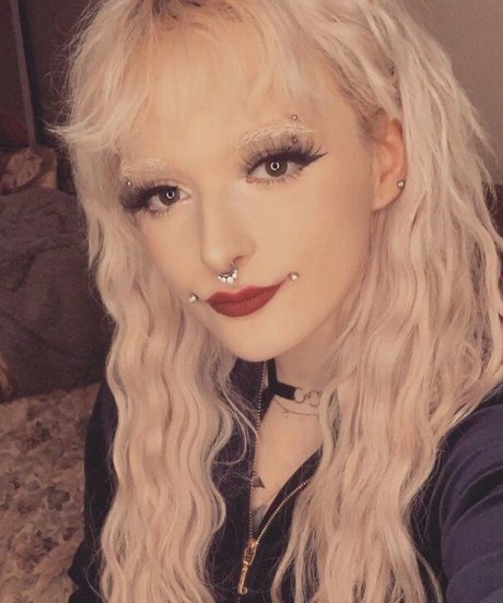 Alasti lekkinud OnlyFans-i pilt Gremlinluna