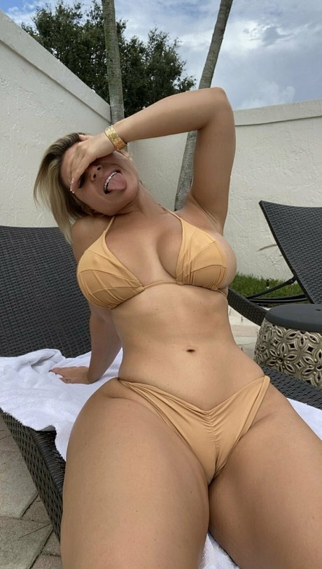 Naakte gelekte OnlyFans-foto van Lauren Pisciotta