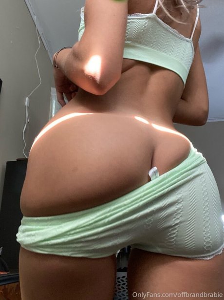 Alaston vuotanut OnlyFans-kuva Offbrandbrabie