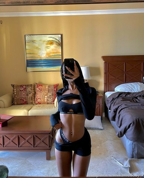 Naken läckt OnlyFans-bild av Karliebabyk