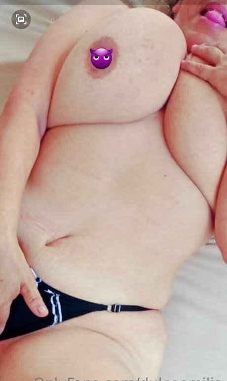 Naken läckt OnlyFans-bild av Dulceemilia
