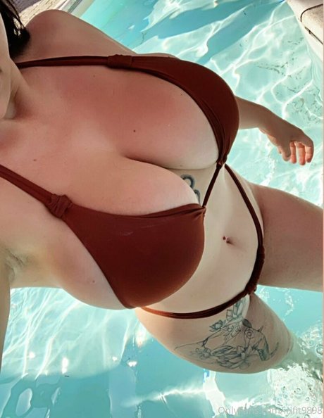 Naakte gelekte OnlyFans-foto van Fitnessiri9898