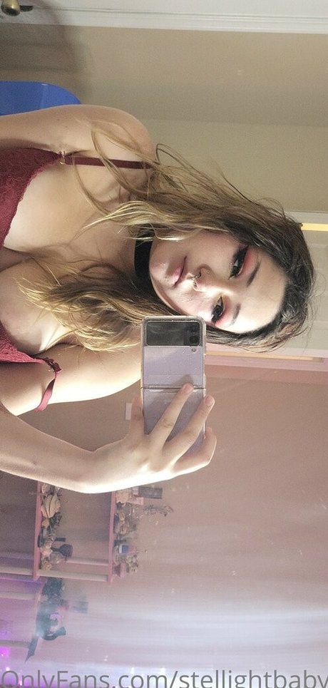 Naken läckt OnlyFans-bild av Stellightbaby
