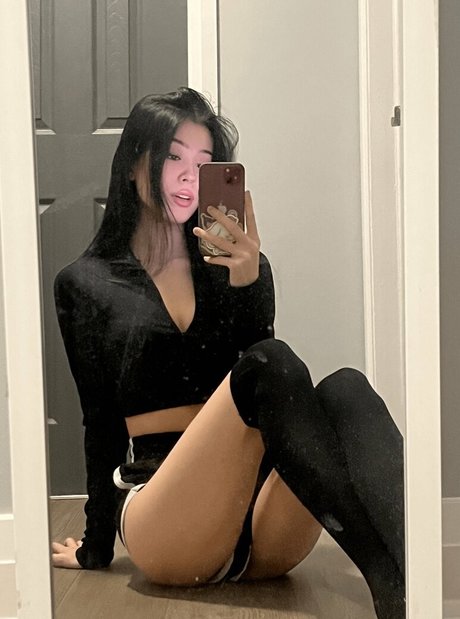 Foto desnuda filtrada de OnlyFans de Surelynotsi