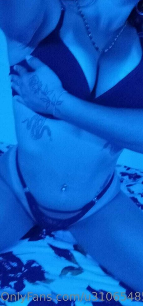 Обнаженная фотография утечки OnlyFans от Vampyalicia