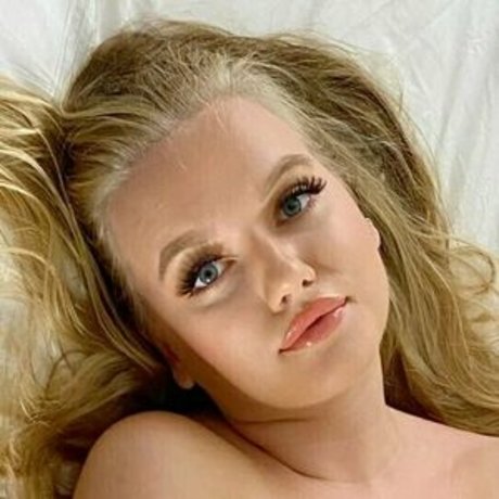 Nahá fotka uniklých OnlyFans od Badd Angel