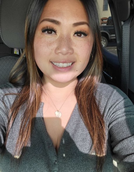 Naken lekkede OnlyFans-bilde av Miss Jee Yung