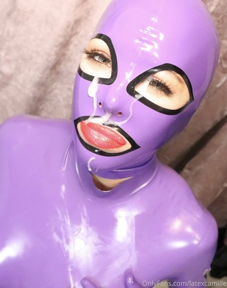 Naken lekkede OnlyFans-bilde av Latexcamille