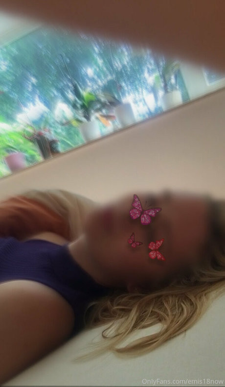 Naken läckt OnlyFans-bild av Emis18now