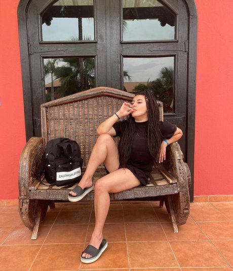 Alaston vuotanut OnlyFans-kuva Rozzzywow