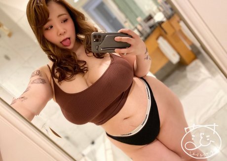 Nahá fotka uniklých OnlyFans od Umi Mitoma