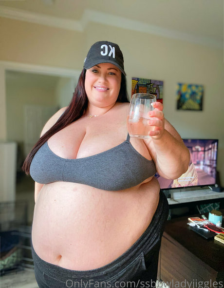 Naakte gelekte OnlyFans-foto van Ssbbwladyjiggles