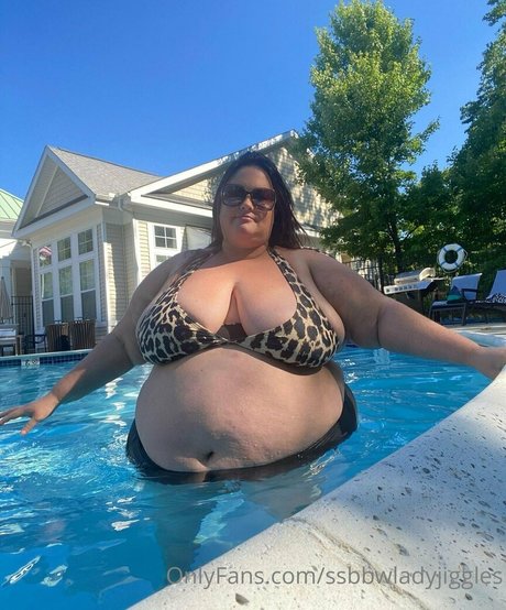 Ssbbwladyjiggles