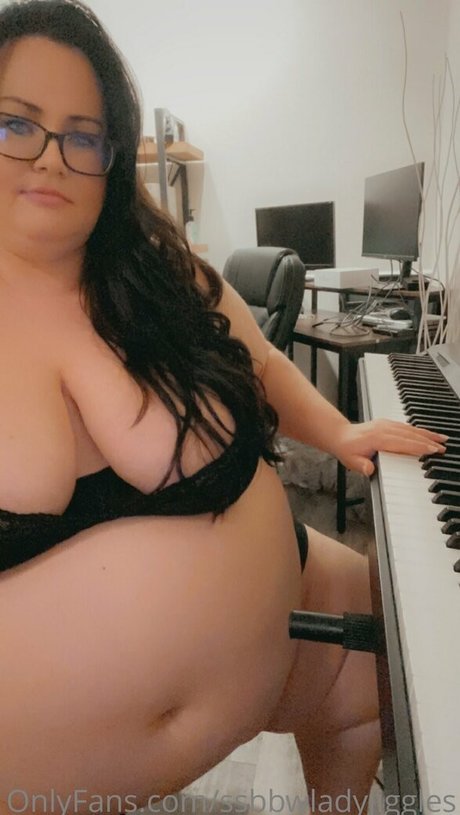 Ssbbwladyjiggles