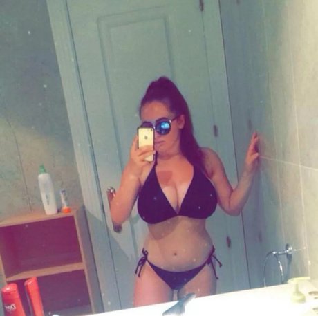 Naken lekkede OnlyFans-bilde av Tiffany Harrison