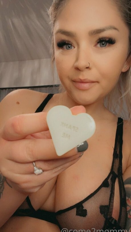 Alaston vuotanut OnlyFans-kuva Come2mommy