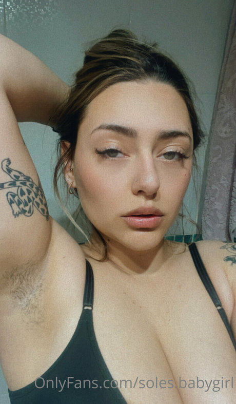 Naken läckt OnlyFans-bild av Yourgirlfeet