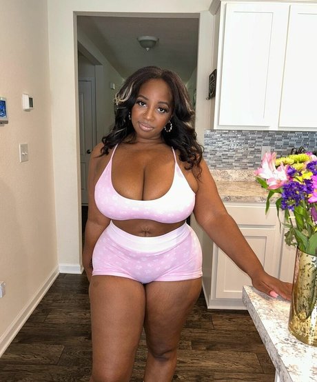 Naken läckt OnlyFans-bild av Brownbodii
