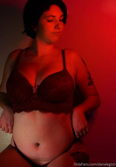 Naken läckt OnlyFans-bild av Danalegzzz