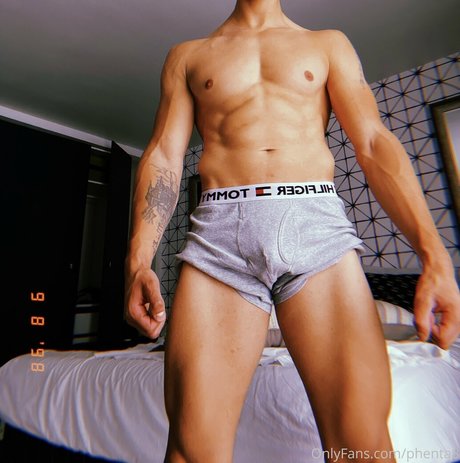 Обнаженная фотография утечки OnlyFans от Phenta8