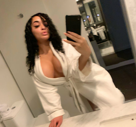 Nahá fotka uniklých OnlyFans od Realmyalashaun