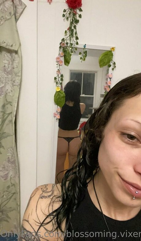 Nacktes geleaktes OnlyFans-Foto von Blossomingvixen