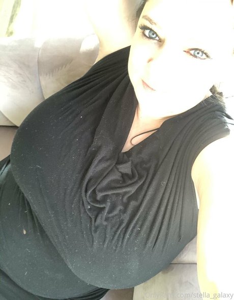 Naakte gelekte OnlyFans-foto van Stellagalaxy