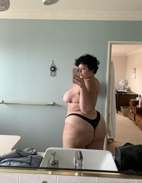 Naken läckt OnlyFans-bild av Kiwibbw