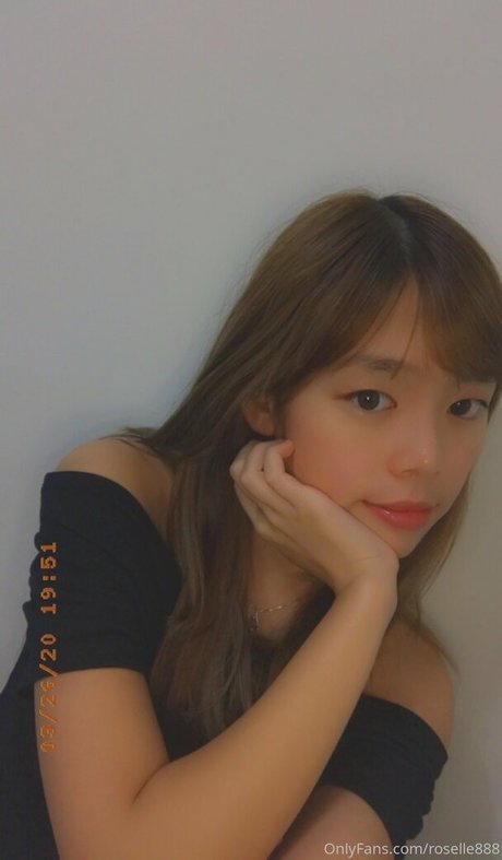 Naakte gelekte OnlyFans-foto van Roselle888