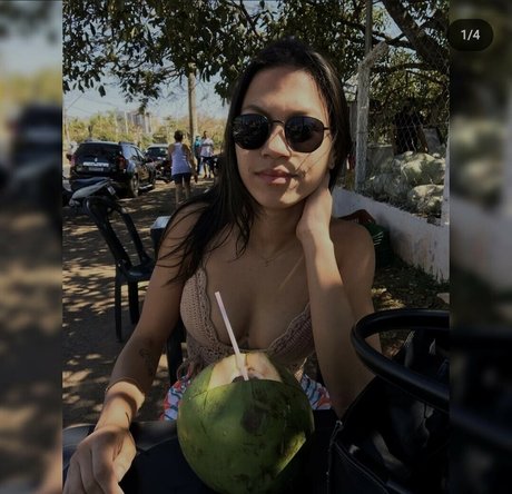 Naken läckt OnlyFans-bild av Lahthay