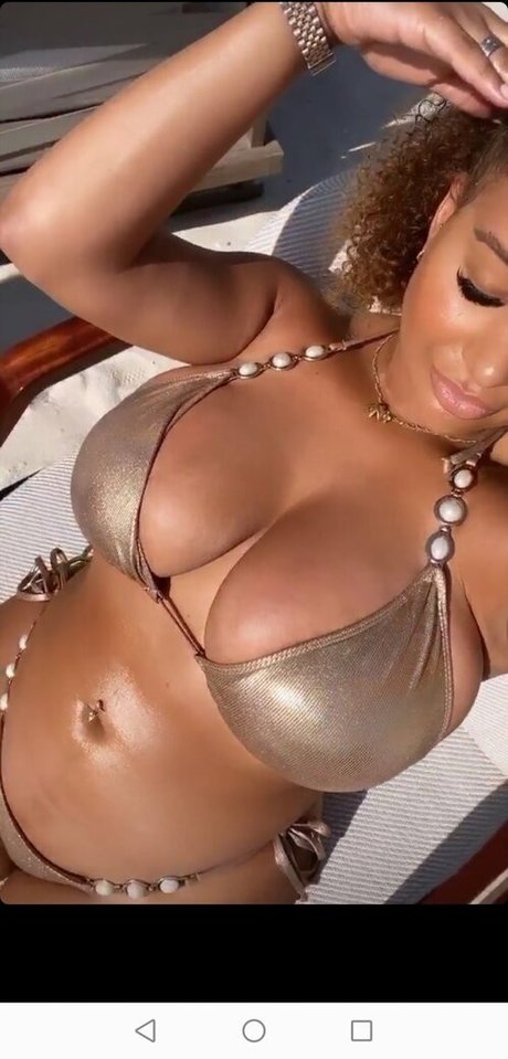 Foto desnuda filtrada de OnlyFans de Georgina Seaman