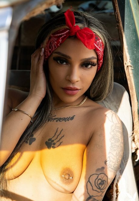 Londyn Chanel