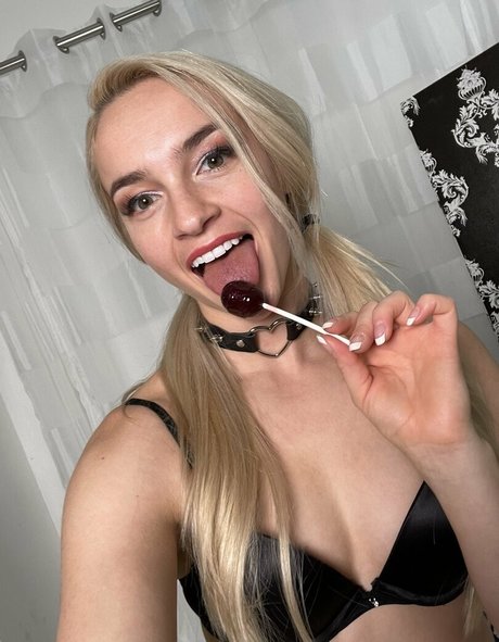 Naken läckt OnlyFans-bild av Mandy Marx