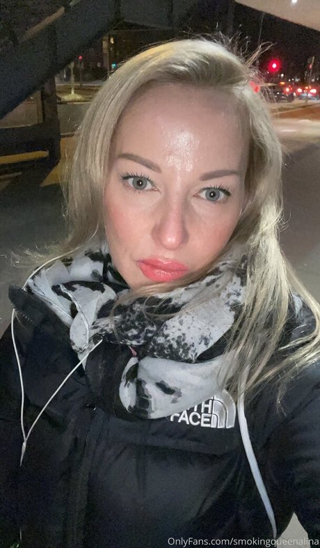 Naken läckt OnlyFans-bild av Smokingqueenalina