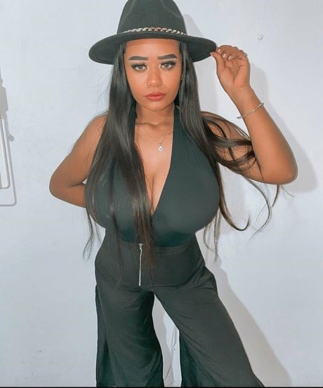Alaston vuotanut OnlyFans-kuva Justnati