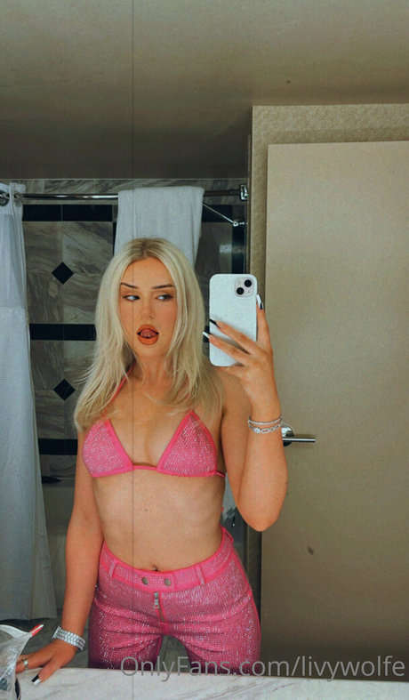 Naken läckt OnlyFans-bild av Livywolfe