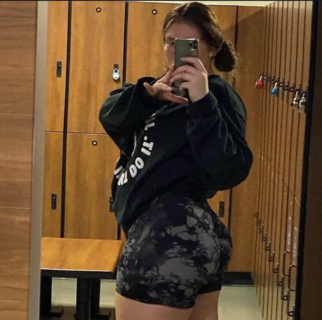 Naakte gelekte OnlyFans-foto van Jvlie