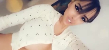 Alaston vuotanut OnlyFans-kuva Atlanna